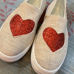 💗❤️💝Perfect Valentine accessory! Womens Slip On Shoes Beige Red Heart  42 NWOT